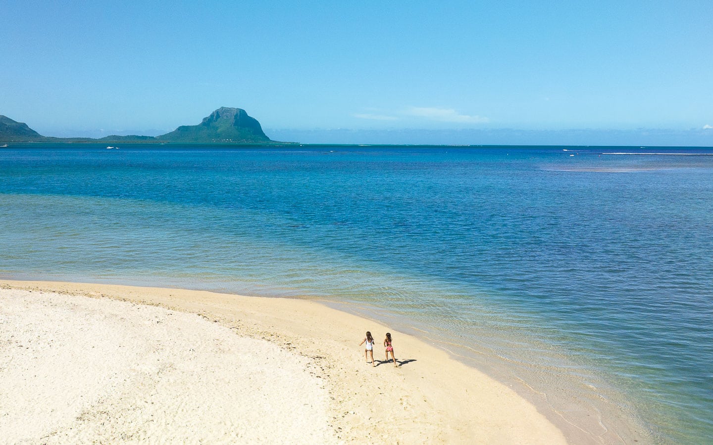 Hidden Gem: La Preneuse Sandbar, Mauritius Turquoise Secret - Blog Selectedstay.com